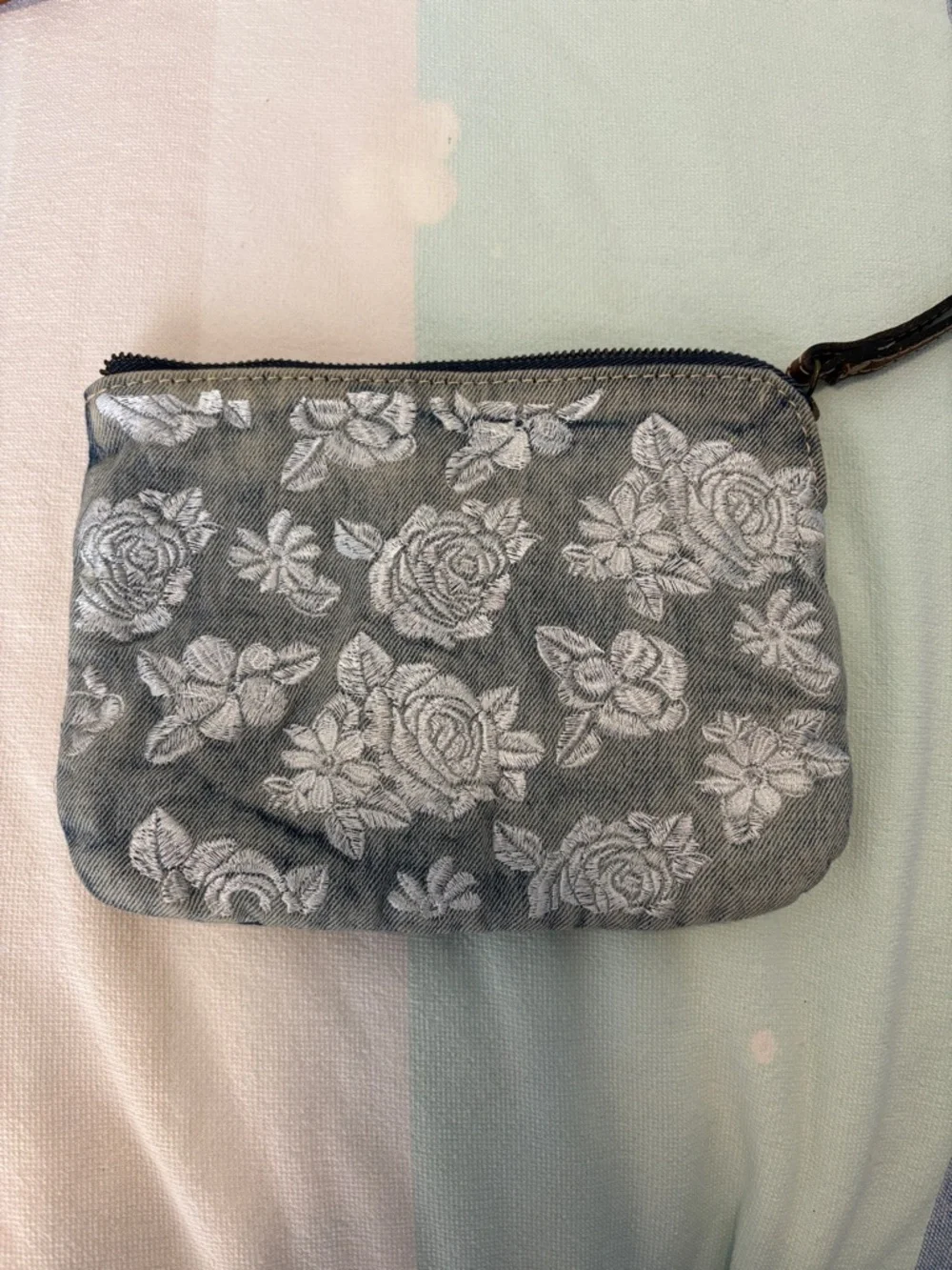 Patricia Nash Gray Floral Embroidered Wristlet - Picture 1 of 7